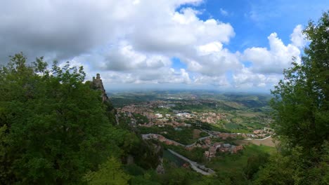 vista de gran ángulo desde el monte titanoin san marino