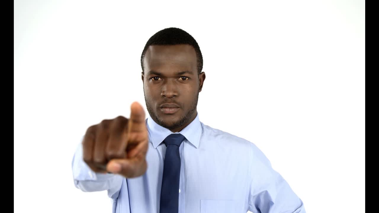 retrato de un hombre de negocios apuntando