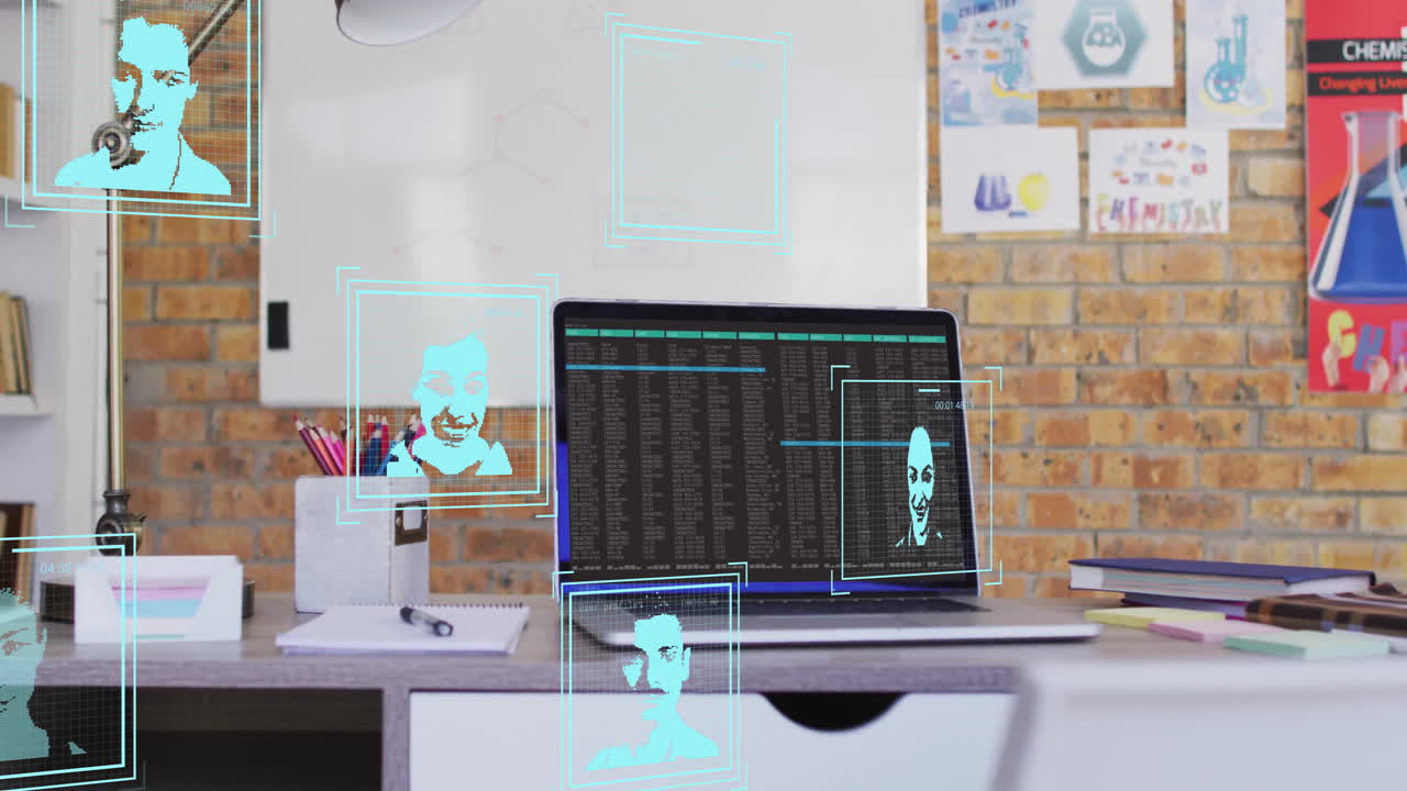animación del procesamiento de datos con retratos en el portátil en el escritorio de la oficina