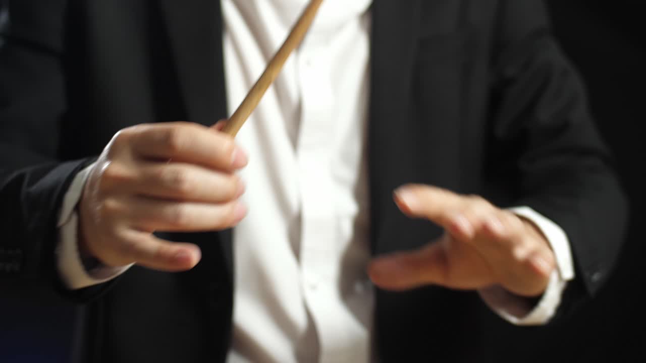 оркестровый дирижер