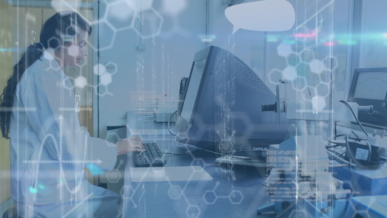 컴퓨터를 사용하는 여성 과학자에 대한 디지털 데이터 처리 애니메이션
