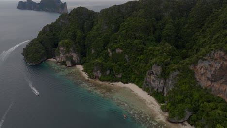 imágenes de drones de las islas phiphi en tailandia imágenes de increíbles paisajes tailandeses naturaleza increíble con rocas locas, playas, colinas, océano adn barcos