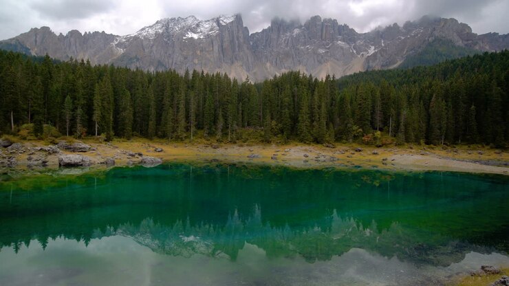 Lago di Carezza, Dolomiti Occidentali, Italia.
