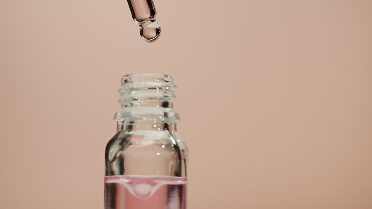 botella de gotero de aceite esencial