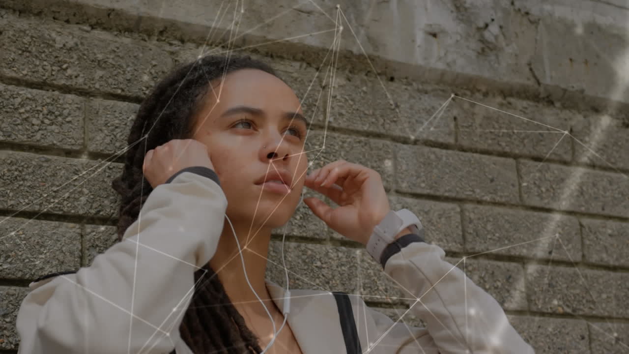 анимация сети соединений через подходящую женщину в наушниках