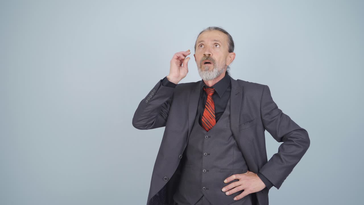 생각하는 사업가가 훌륭한 아이디어를 떠올립니다.