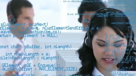 animación del procesamiento de datos sobre personas de negocios que usan auriculares telefónicos
