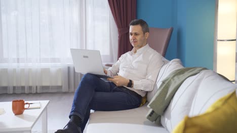 Portrait-of-Mature-Freelancer-Man.-Man-working-with-laptop.