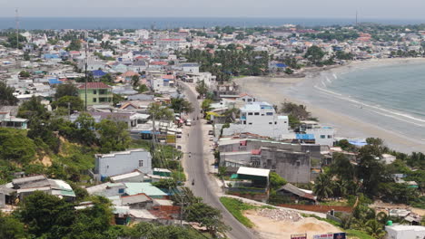 Drohnenflug-über-Mui-Ne,-Vietnam,-Asien,-Fischerküste,-Bucht,-Dorf,-Südlich-zentrale-Provinz-Bình-Thuan