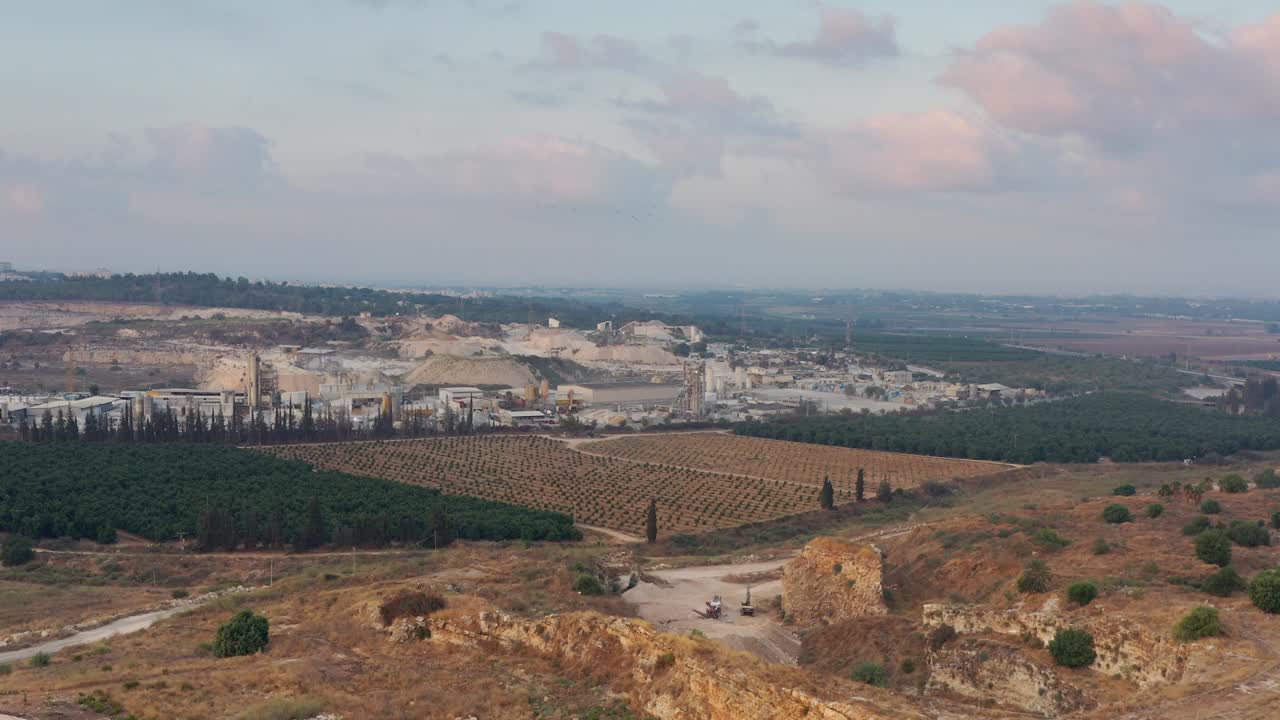 Vista aerea su una cava a Migdal Afek, Israele.