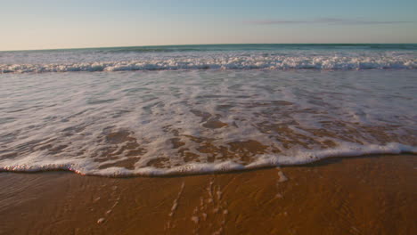 Slow-motion-of-waves-breaking-in-the-Algarve,-Portugal