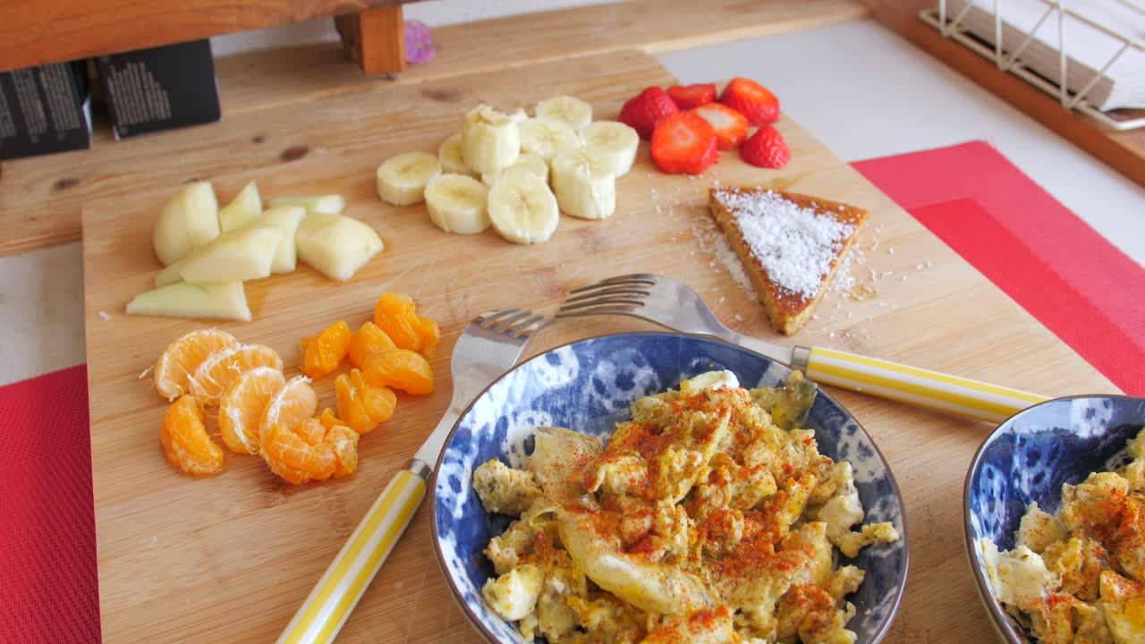 테이블 위의 건강한 브런치 식사