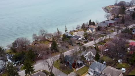 toronto homes on the lakeshore of lake ontario in the spring