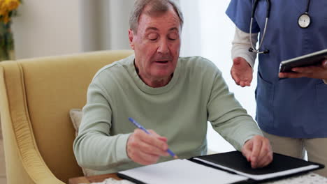 seguro de vida, firma y enfermera con el anciano