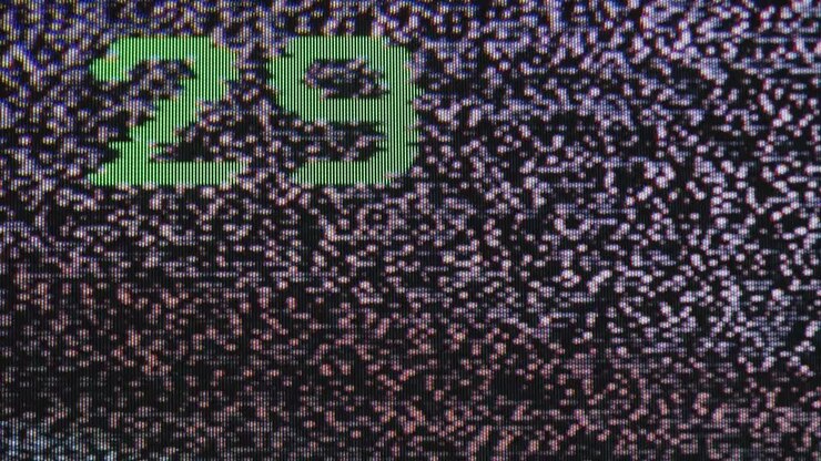 Numeri Pixelati Verdi Che Contano Su Schermo TV Statico