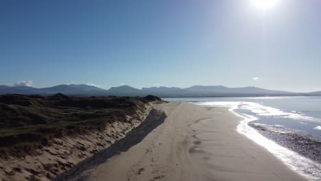 Stunning-Holyhead-Sandy-Seashore-Of-Newborough,-Tourists-Attraction