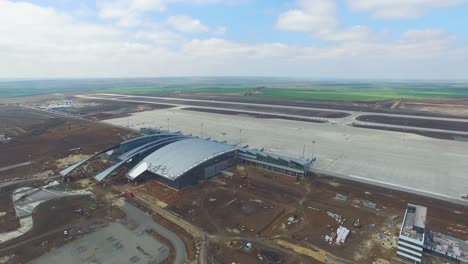 vista aérea de un aeropuerto en construcción