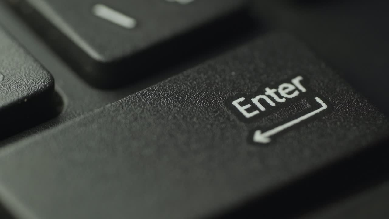 cerrar el botón con el dedo presionando enter en el teclado de la computadora. canada