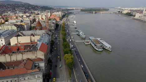 Budapest-Und-Donau-In-Drohnenansicht-Bewölkter-Tag