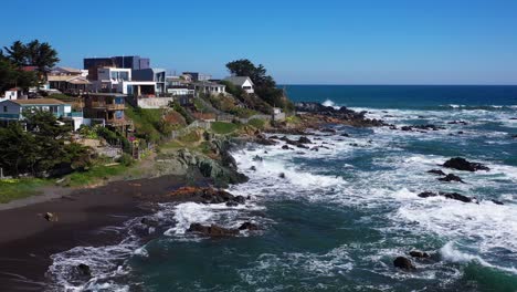 antena: casas de playa cerca del mar con una vista increible en punta de lobos playa rodada con drone para tener un estilo de vida premium en chile colchagua cardenal caro