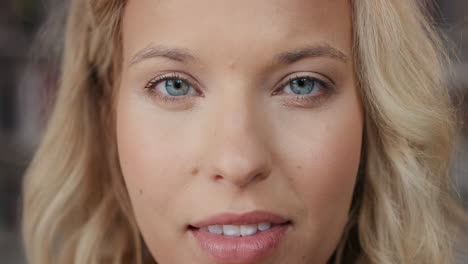 primer plano del retrato de la cara de una hermosa mujer