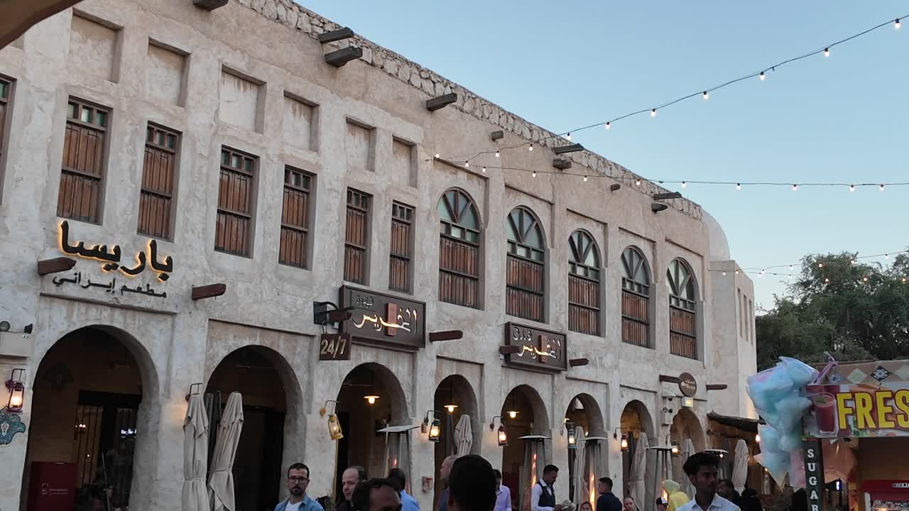 Traditional Arabian Architecture and Food