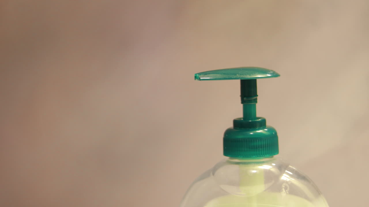 손에 비누 바르기