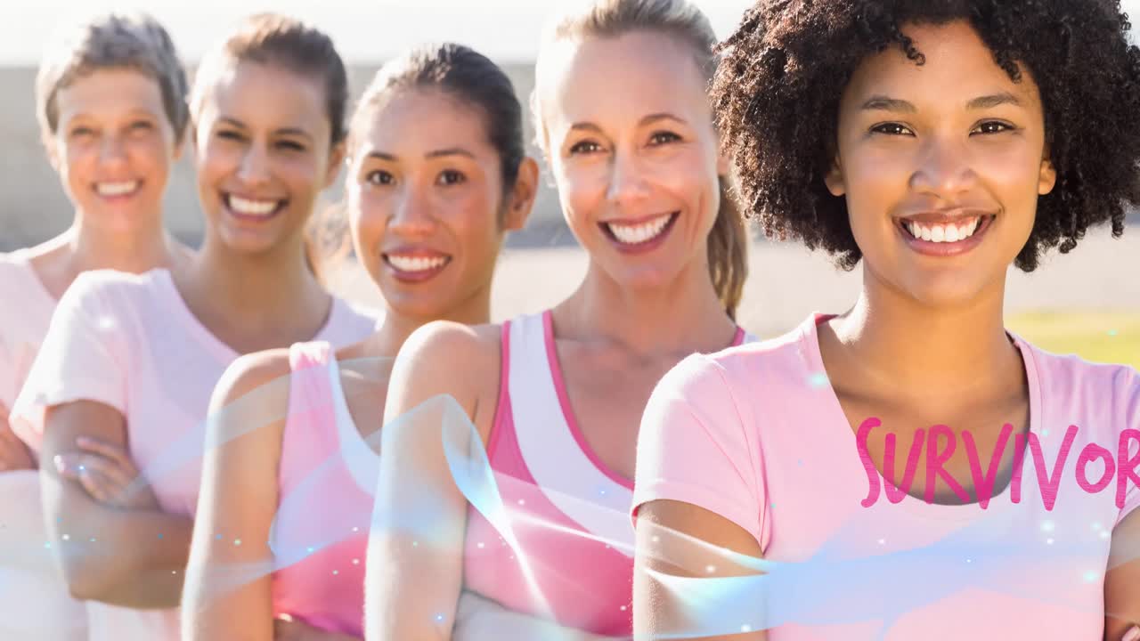 Animasjon av rosa teksten «overlevende» og blå bølge over en mangfoldig gruppe smilende kvinner
