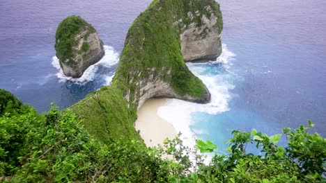 beautiful overlook of natural rock strucutres on shoreling of kelingking beach