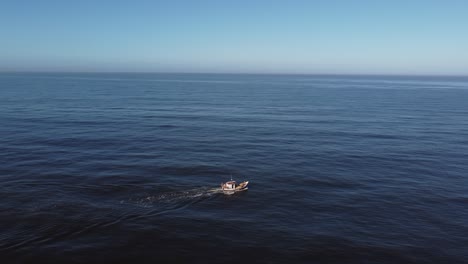 烏拉圭海盜船隻在大西洋海上搶劫船員