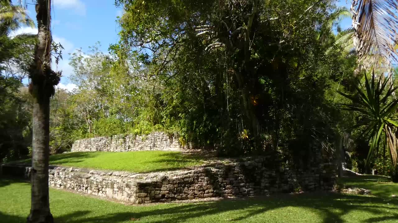 el campo de pelota en el sitio maya de kohunlich - quintana roo, méxico
