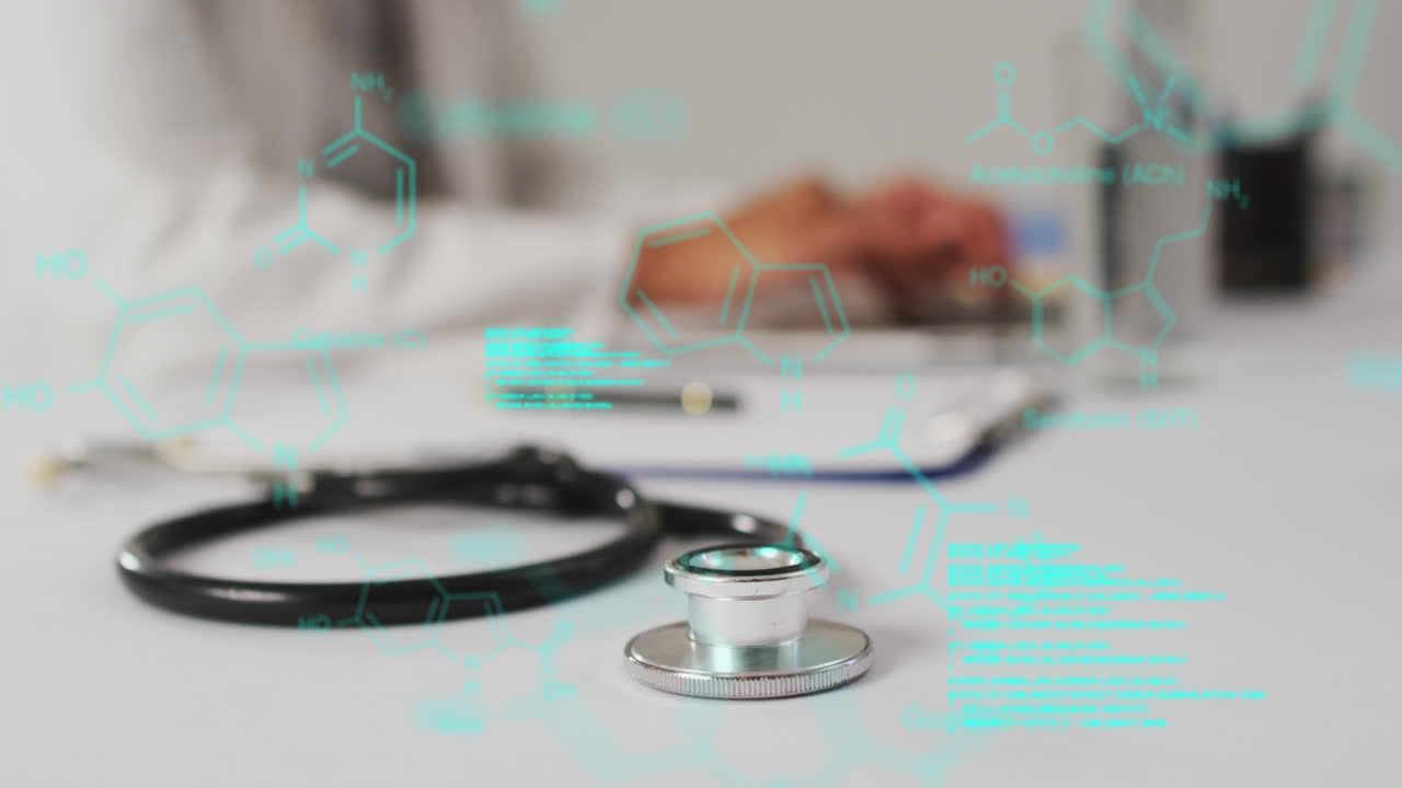 animación de estructuras químicas y procesamiento de datos sobre una doctora biracial usando una computadora portátil