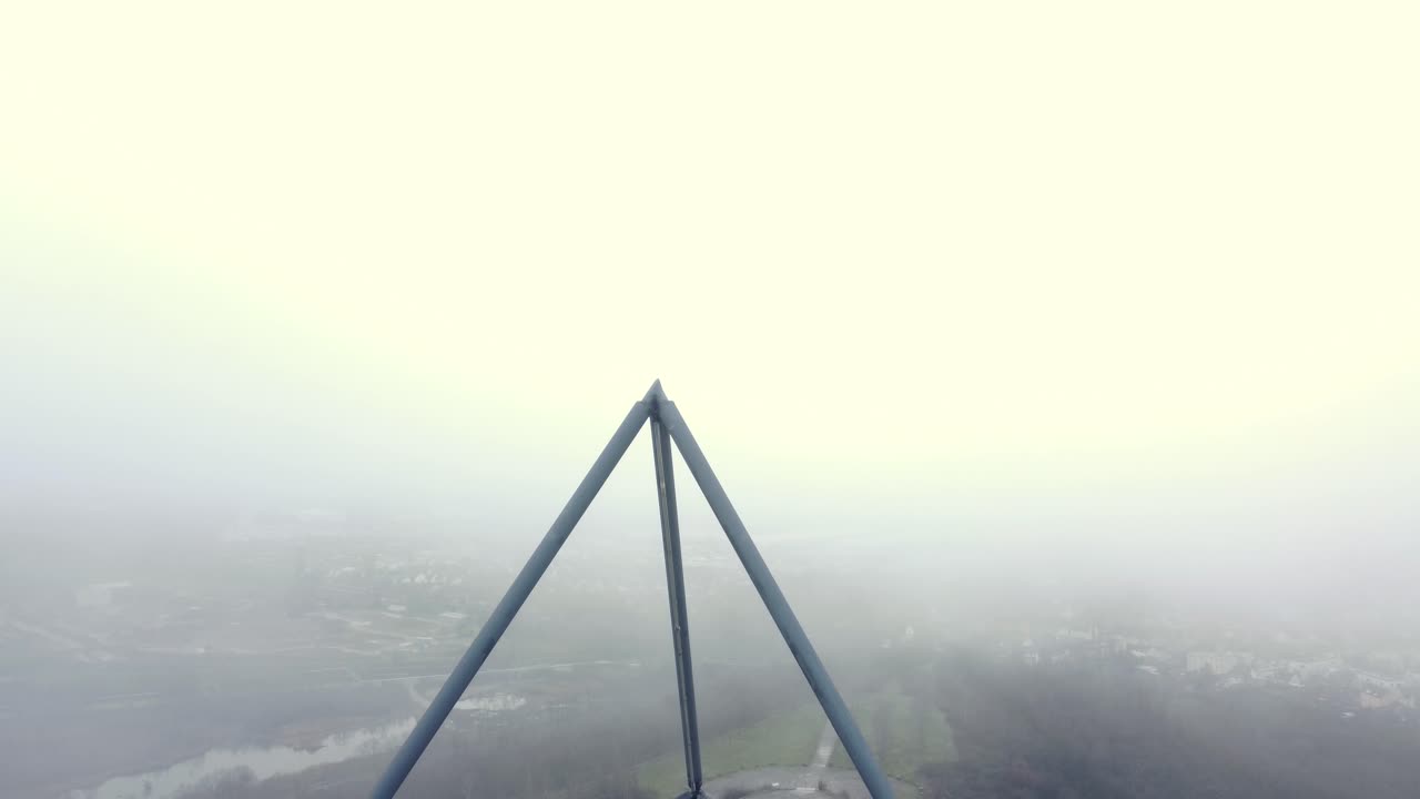 Tetrahedron in Fog