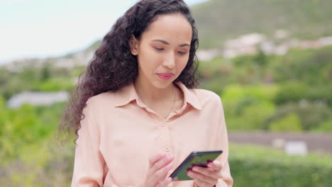 Professional-woman,-relax-with-smartphone