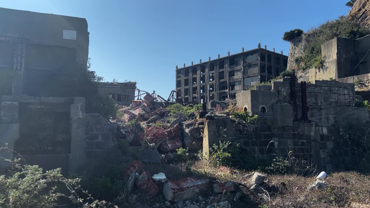 Muro di pietra rotto e fatiscente, edificio abbandonato, Isola di Hashima, Giappone