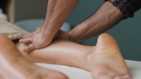 sesión de masaje de piernas