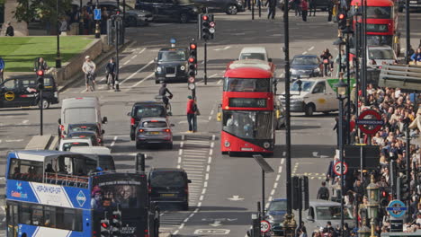 traffic and people crossing westminster bridge london