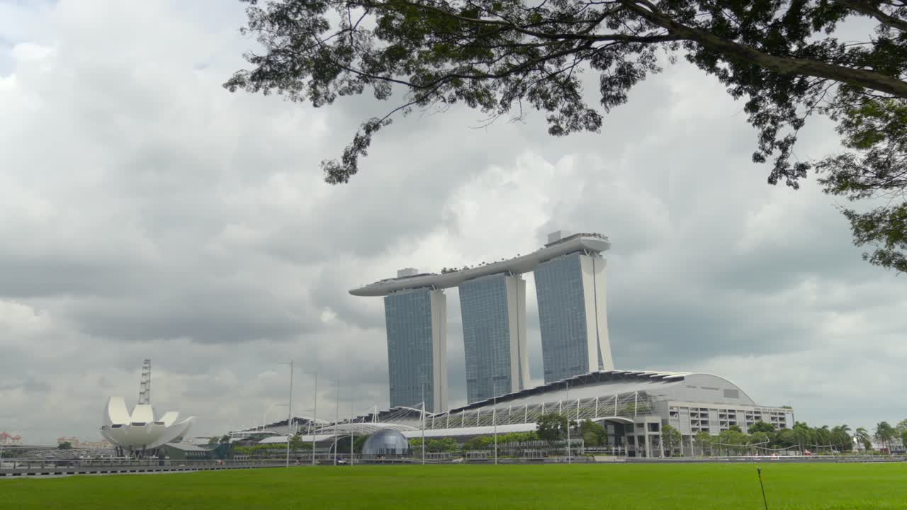 마리나 베이 스카이파크 워터프론트 싱가포르 흐린 날