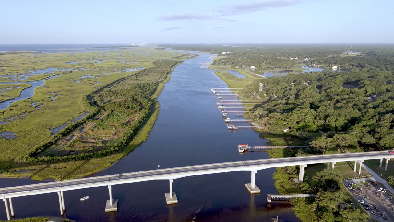 선셋 비치 사우스 캐롤라이나 근처의 연안 내륙 수로