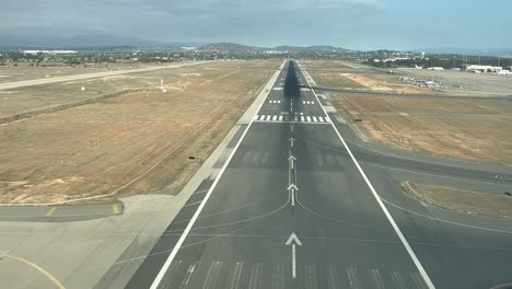 tiempo real piloto pov aterrizaje en el aeropuerto de valencia, españa