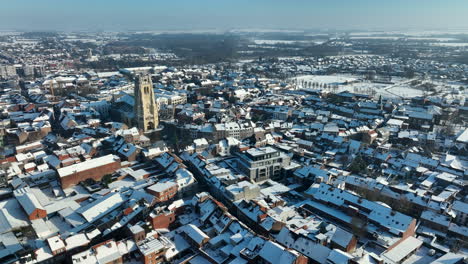 Típico-Día-De-Invierno-En-Tongeren,-Basílica-A-La-Izquierda,-Bélgica