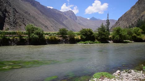 Panoramic-shot-of-the-Vilcanota-river-in-Pichingoto-,-Sacred-Valley---Cuzco,-Peru