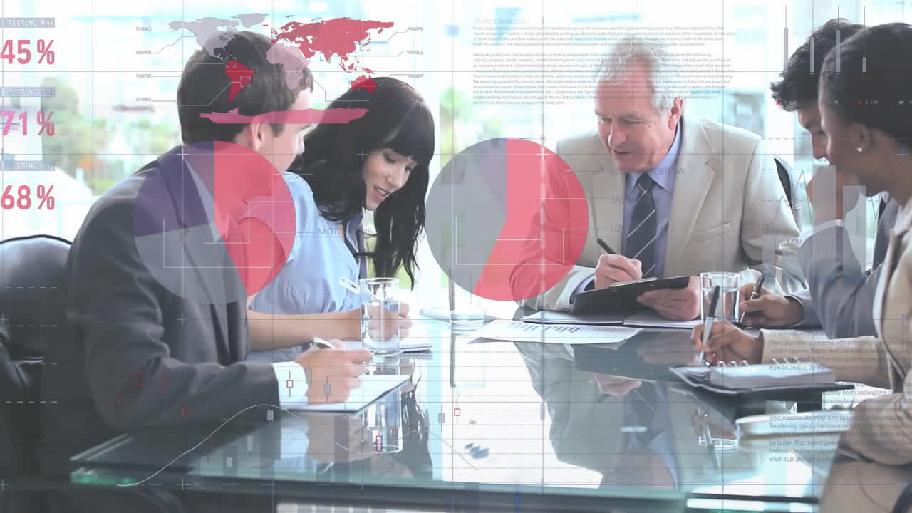 사무실에서 아이디어를 공유하는 다양한 동료들에 대한 인포그래픽 인터페이스의 애니메이션