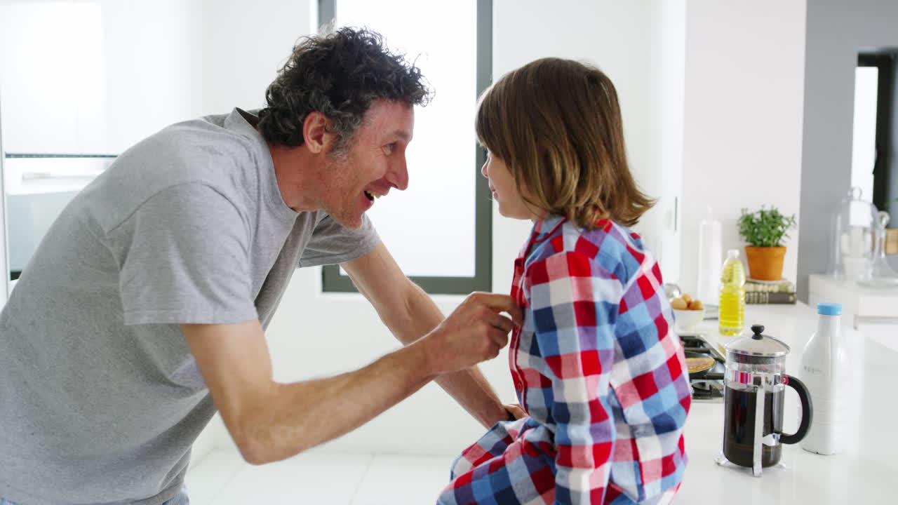 매일 아침은 그와 함께 좋은 아침입니다.