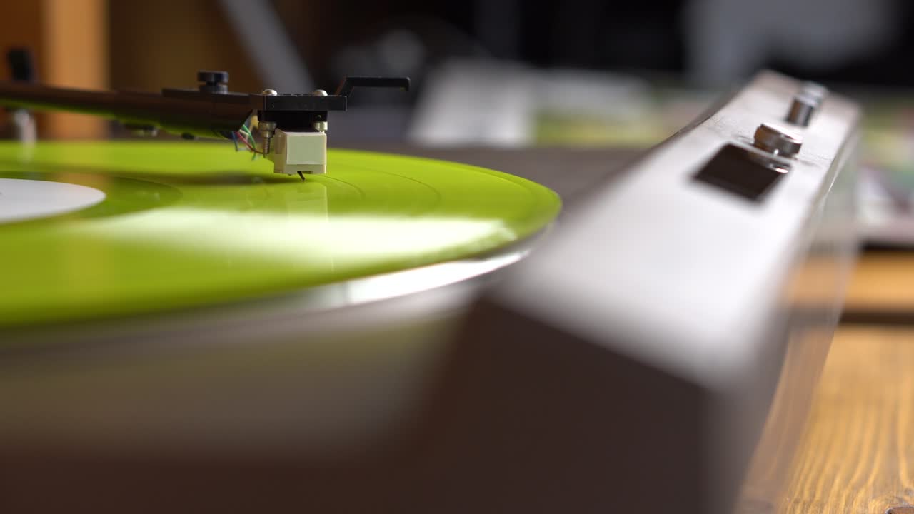 álbum de lp de vinilo amarillo giratorio