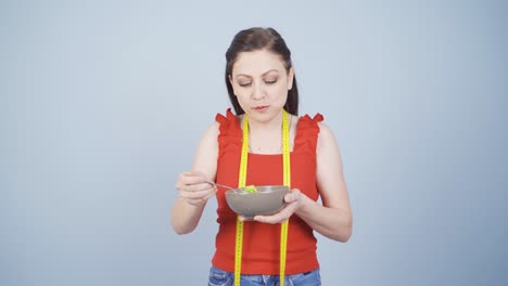 una persona que come muy rápido, una dieta dañina y poco saludable.