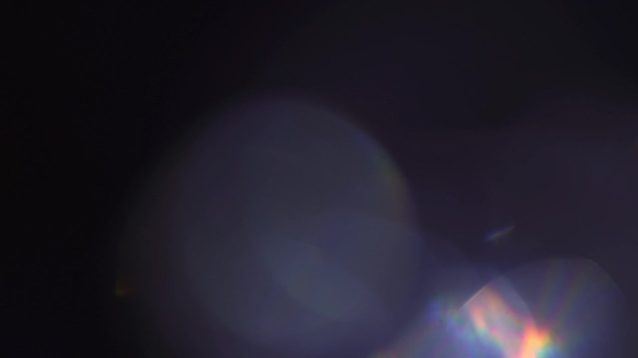 Fugas de Luz y Destellos de Lente Coloridos en Transición sobre Fondo Oscuro