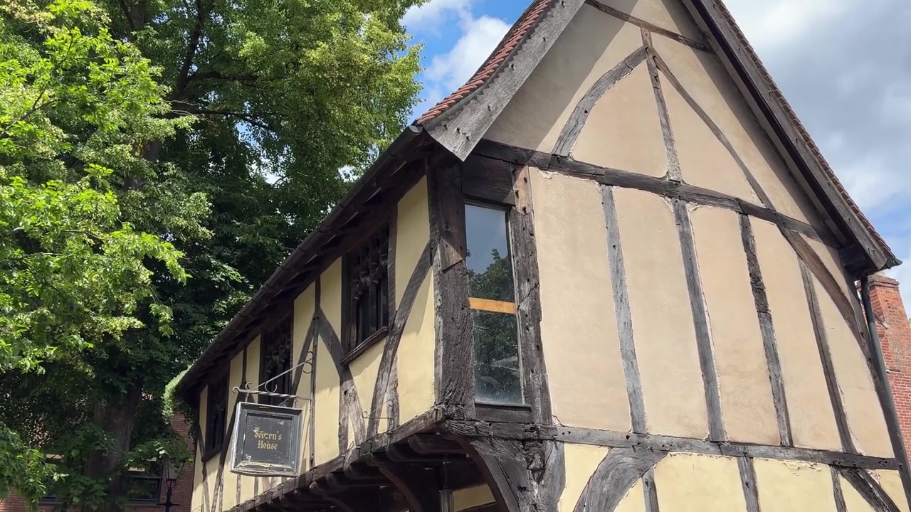 Historisch Engels gebouw dat Britse architectuur toont aan Castle Road, nabij Nottingham Castle, het Robin Hood Standbeeld en Old Market Square in het stadscentrum van Nottingham, Engeland