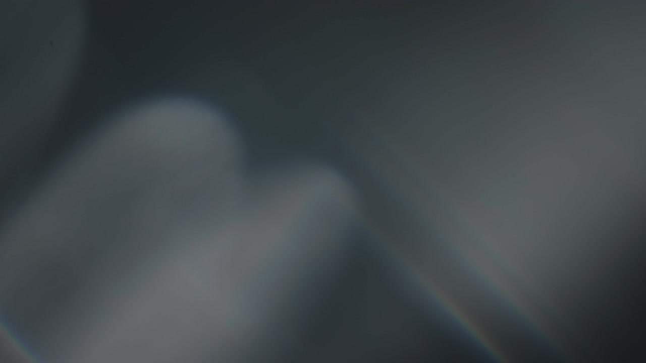 추상적인 빛이 검은 바탕에 누출됩니다.