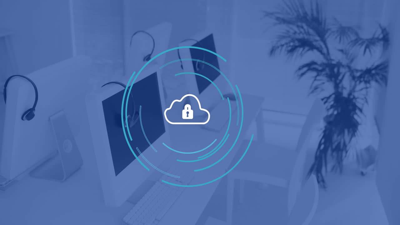 animación del icono de la nube y el alcance sobre las computadoras en la oficina